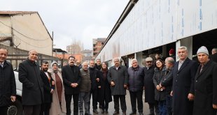 Ağrı Belediyesi Eşbaşkanları Pazar Esnafını Ziyaret Etti