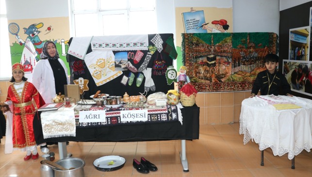 Anadolu'nun lezzetleri Ağrı'da "Yerli Malı Haftası"nda tanıtıldı