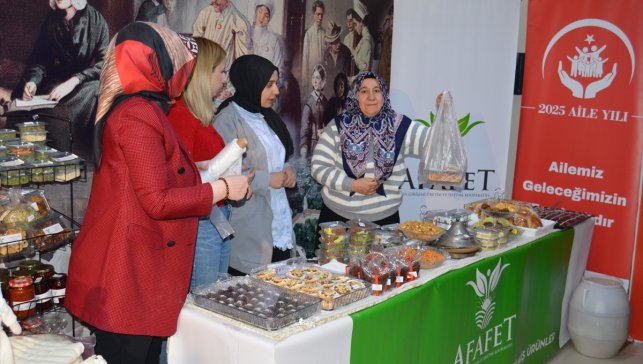 Erzurum'da Dünya Kooperatifçilik Günü'nde kadınlar, el sanatlarını ve yöresel yemekleri sergiledi