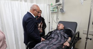 Vali Mustafa Koç’tan yeni yıl öncesi hastalara moral ziyareti