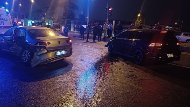 Erzurum'da iki aracın çarpıştığı kazada 1 kişi öldü, 6 kişi yaralandı