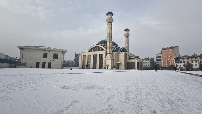 Kars'ta kar yağışı etkili oldu