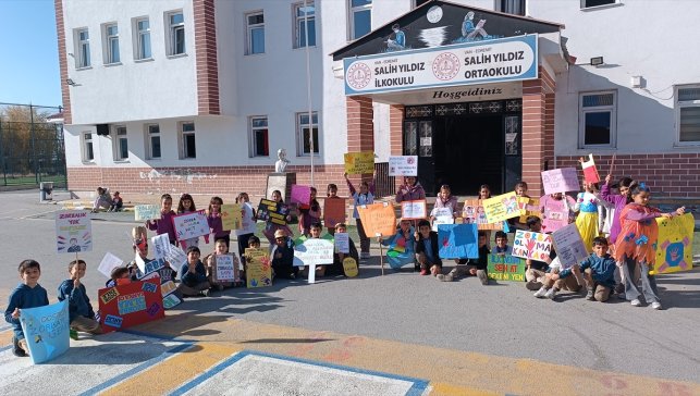 Van'da ilkokul öğrencileri "akran zorbalığı"na karşı bilinçlendirildi