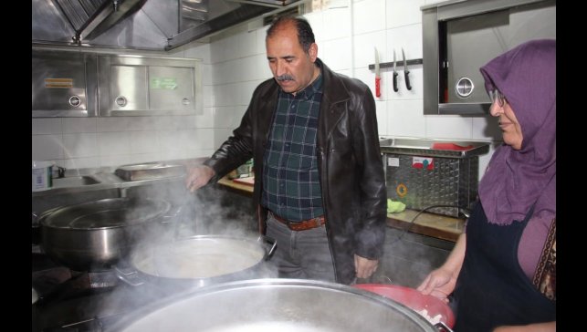 Iğdır'da pansiyon ziyaretinde koruyucu ekipman tartışması