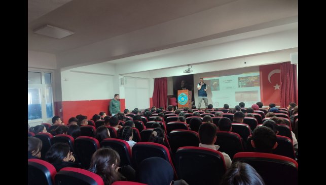 Akyaka 300 öğrenciye siber suçlarla mücadele eğitimi verildi