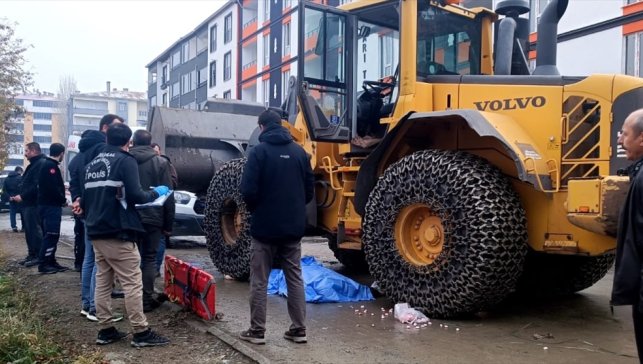 Kars'ta kepçenin çarptığı yaşlı adam yaşamını yitirdi