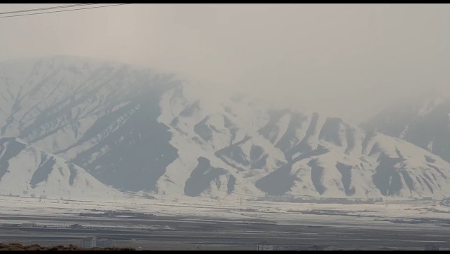 Yüksekova'nın etrafını çevreleyen dağlar beyaza büründü