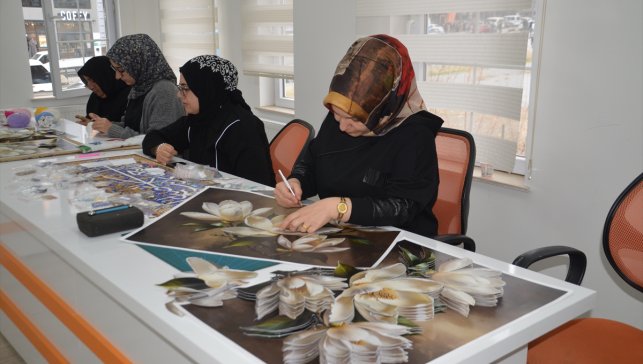 Muş'ta mesleki kurslara katılan kadınlar, aile bütçelerine katkı sağlıyor