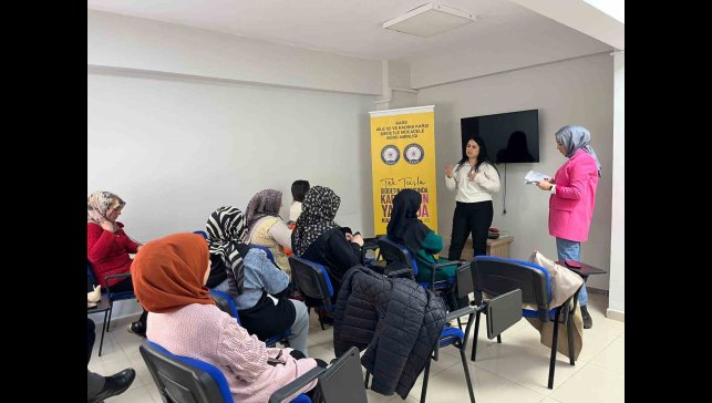 Kars'ta kadınlara KADES uygulaması tanıtıldı