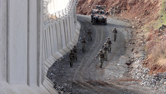 Hakkari'de Irak sınırına 2 bin 152 metre güvenlik duvarı inşa edildi