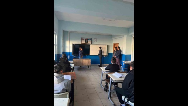 Sarıkamış Kaymakamı öğretmen ve öğrencilerle bir araya geldi