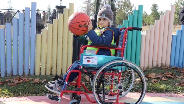 Elazığ Hipodromu'ndaki empati parkurunda engelli bireylere yönelik farkındalık oluşturuluyor