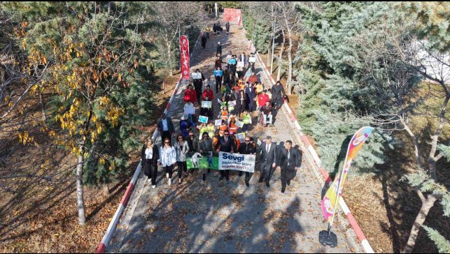 Elazığ Hipodromu'nda öğrenciler tekerlekli sandalye, görme ve işitme engeline yönelik parkurları deneyimledi