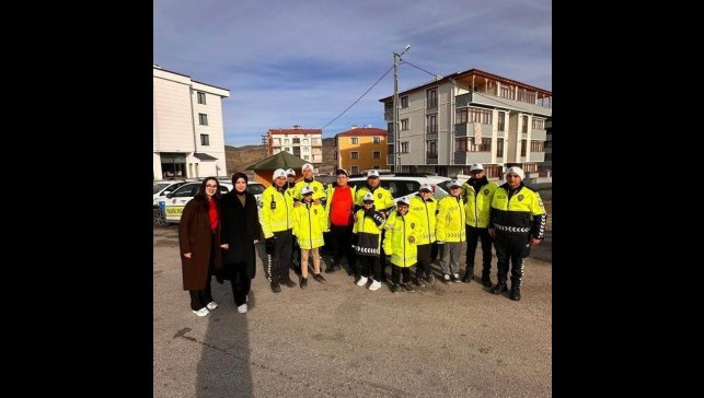 Erzincan Emniyetinden Engelliler Günü'nde öğrencilere özel trafik etkinliği