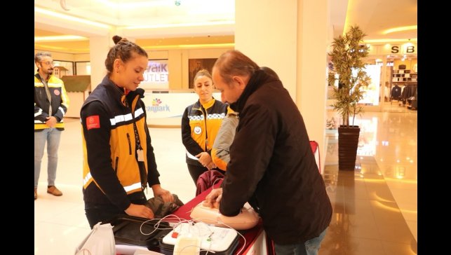 Vatandaşlara OED cihazı ve ilk müdahale eğitimi verildi