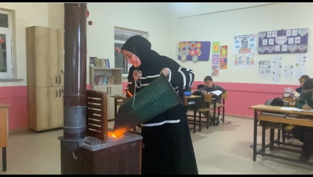 Kırsalın iki kadın öğretmeni zorluklara rağmen eğitimi omuzluyor