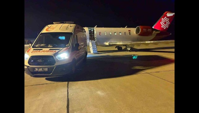 Kars'ta ambulans uçak 44 günlük bebek için havalandı