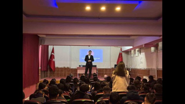 Susuz'da öğrenciler sordu, kaymakam mesleğini anlattı