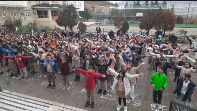 Tunceli'de minikler, derse sporla hazırlandı