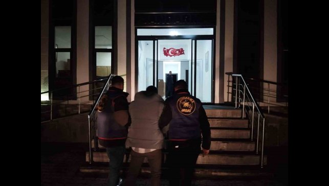 Muş'ta 8 yıl 9 ay kesinleşmiş hapis cezası bulunan firari jandarma tarafından yakalandı