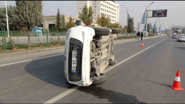 Malatya'da hafif ticari araç ile otomobil çarpıştı: 3 yaralı