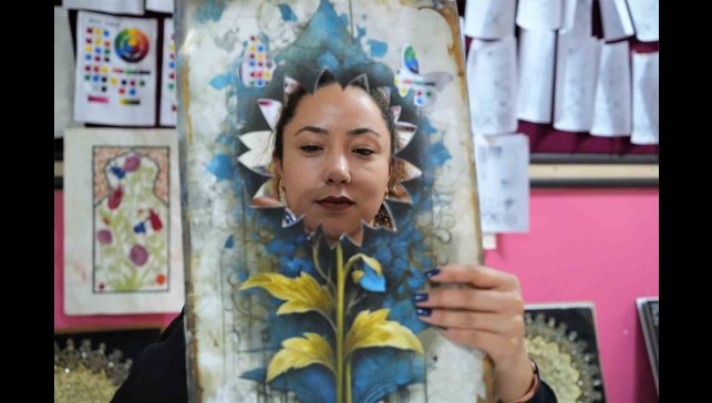 Muş'ta kadınlar kâğıt rölyef kursuyla aile bütçesine katkı sağlıyor