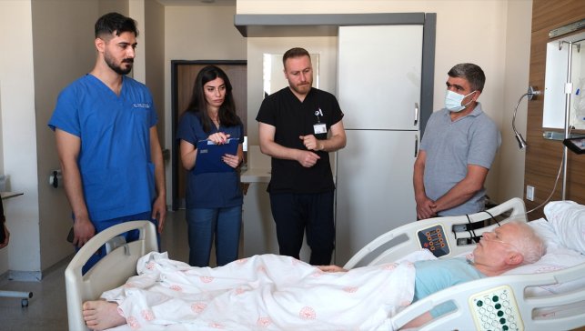 Van'da 47 yaşındaki hasta başarılı aort damar yırtığı ameliyatıyla hayata tutundu
