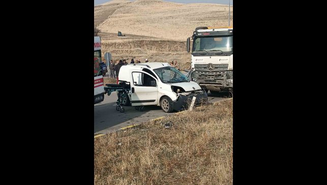 Muş'ta iki ayrı trafik kazası: 2 ölü, 4 yaralı