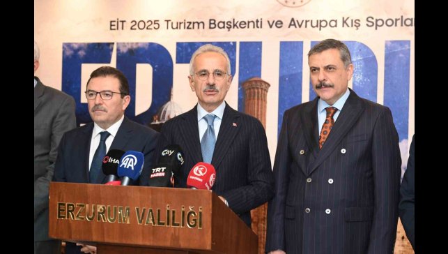 Ulaştırma ve Altyapı Bakanı Uraloğlu: "Erzincan-Erzurum-Kars tren hattı etüt proje çalışmaları devam ediyor"