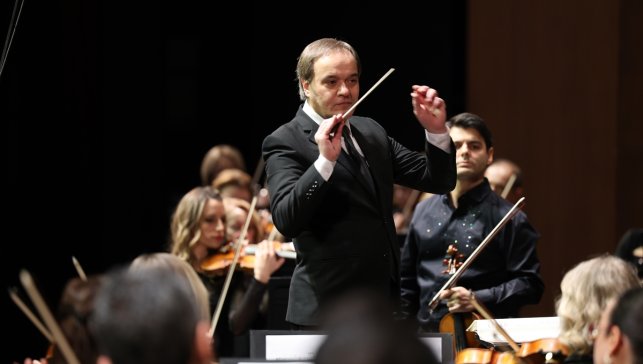 İstanbul Devlet Senfoni Orkestrası keman virtüözü Robert Lakatos'u ağırladı