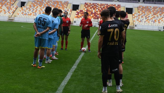 Yeni Malatyaspor yeterli oyuncuyla sahaya çıkmadığı için Isbaş Isparta 32 FK maçı iptal edildi