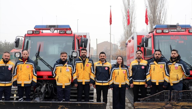 Ağrı'da sağlık ekipleri zorlu kış şartlarında hastalara ulaşmak için göreve hazır