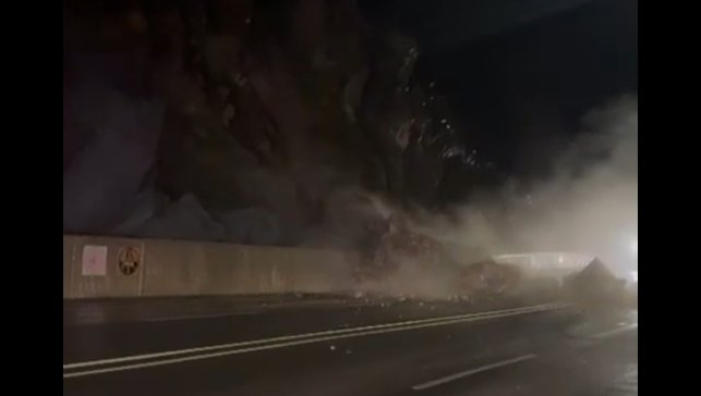 Hakkari-Van yolunda heyelan