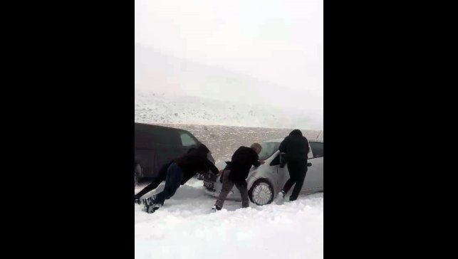 Palandöken geçidinde ulaşıma kar engeli