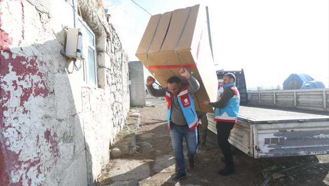 Kars'ta yeni evlenen çiftlere 6 ay kira ve 200 bin lira eşya desteği