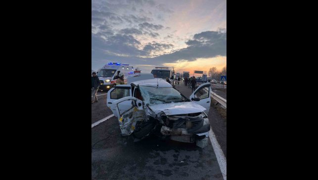 Kars'ta trafik kazası: 3 yaralı