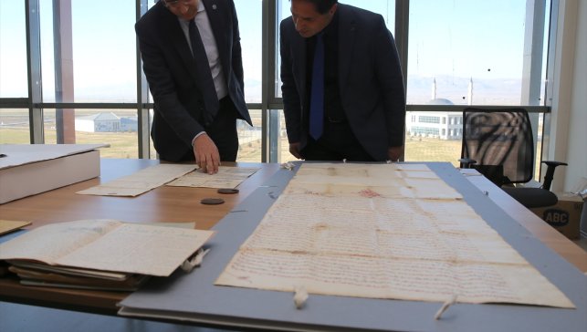 Erzurum'un restore edilip dijitale aktarılan tarihi belgeleri araştırmacılara açılıyor