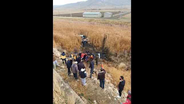 Van'da araç bataklığa uçtu: 5 yaralı