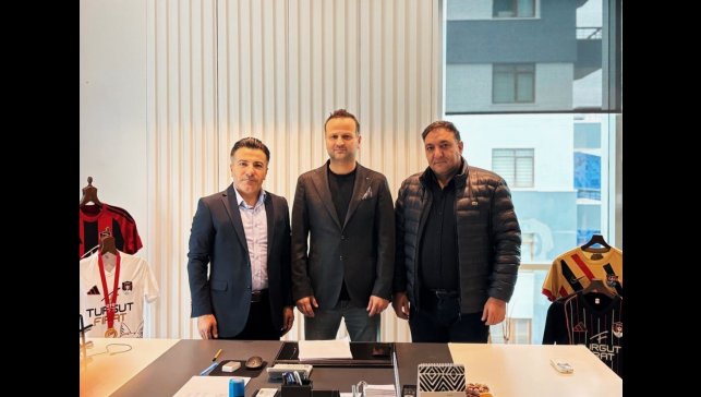 Vanspor, Osman Zeki Korkmaz ile anlaştı