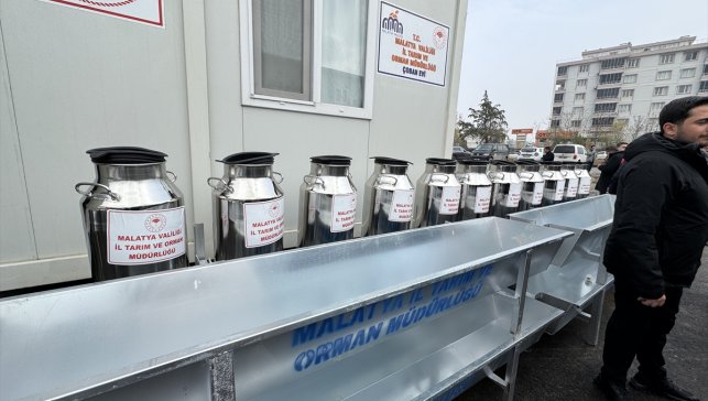 Malatya'da depremzedelerden boşalan konteynerler çobanlara ev oldu