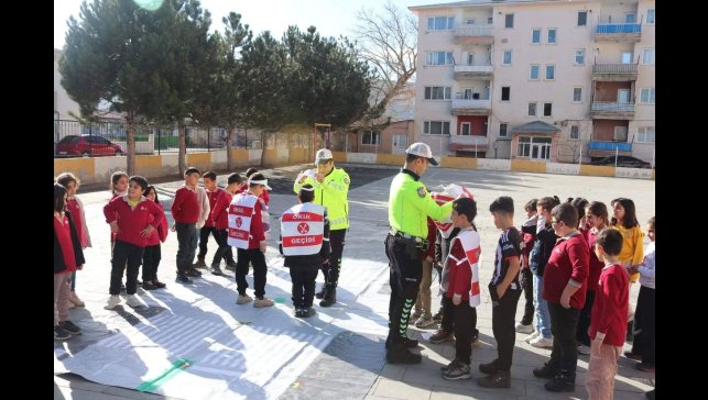 Çayırlı'da öğrencilere trafik güvenliği eğitimi