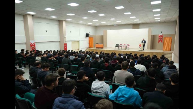 Fakirullahoğlu'ndan 15 Temmuz Şehitleri Anadolu İHL'de konferans