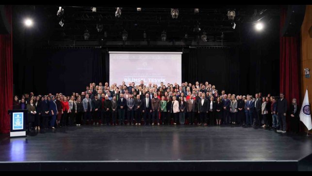 Atatürk Üniversitesi'nde bilimsel teşvik töreni düzenlendi: Başarılı Akademisyenlere ödülleri takdim edildi