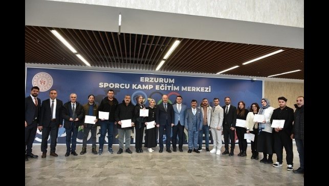 Çakmur'dan spor tesislerinde çalışan personele teşekkür belgesi