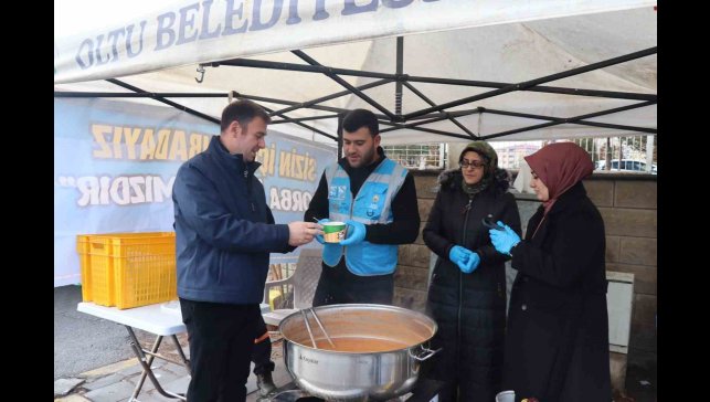 Belediyeden pazarcılara çorba ikramı