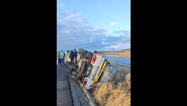 Van'da zincirleme trafik kazasında 3 kişi yaralandı