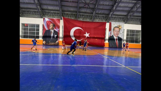 Bulanık'ta 'Kurumlar Arası Futsal Turnuvası' başladı