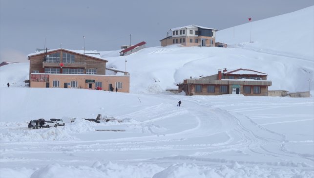 Hakkari'deki kayak merkezi yeni sezon için gün sayıyor