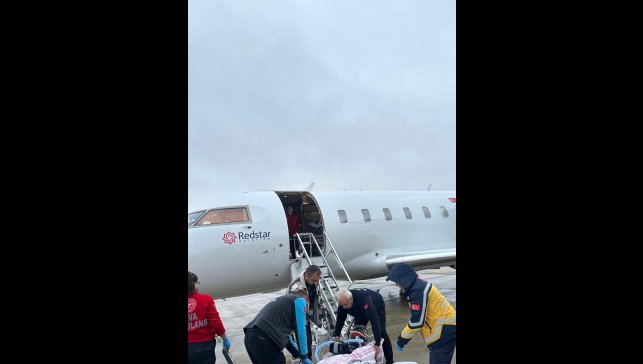 Ağrı'da riskli gebelik uçak ambulans ile Ankara'ya taşındı