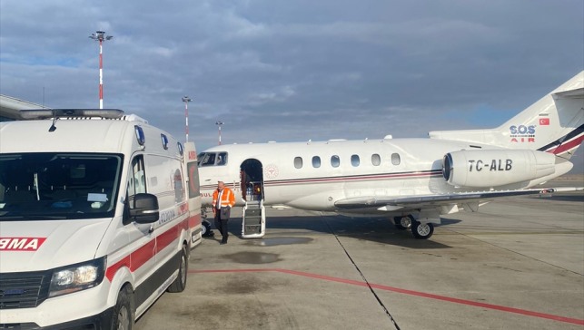 Ağrı'da yemek borusu gelişmeyen bebek ambulans uçakla Elazığ'a sevk edildi